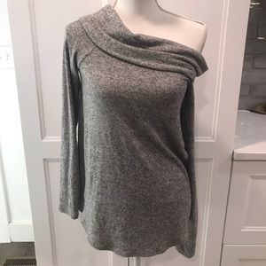gray A&F Sz small off the shoulder